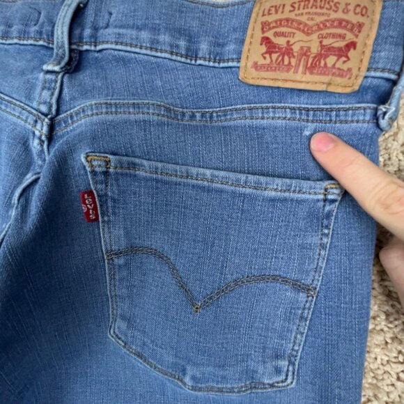 Levis 312 Shaping Slim Stretch Denim Jeans Women Size 30 Light Wash Pants - Picture 11 of 11